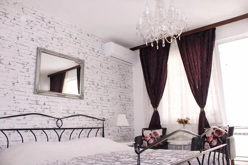 Bella Elia Apartment Split