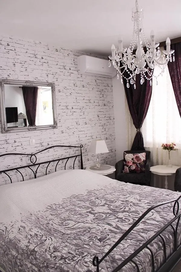 Bella Elia Apartment Split