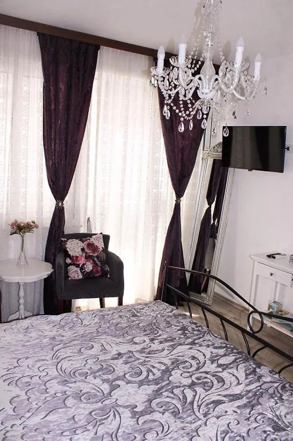 Bella Elia Apartment Split